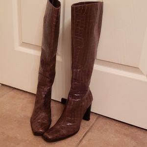 Pre-owned knee high boots